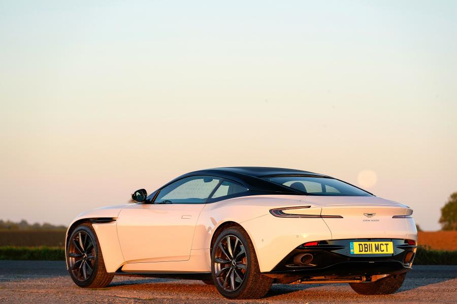  Aston Martin DB11 V8 2017 года  (UK) (фото 7 из 40)